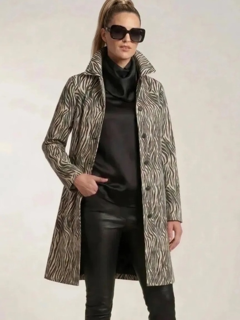 VTG  Old Navy Sz L mid weight Canvas Coat
100% Cotton zebra Funky Stylish Edgie
